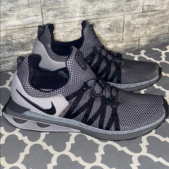 nike shox gravity atmosphere